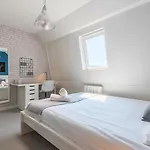 4 Bedroom & 4 Bathroom House Close To Parc Barbieux 公寓 *