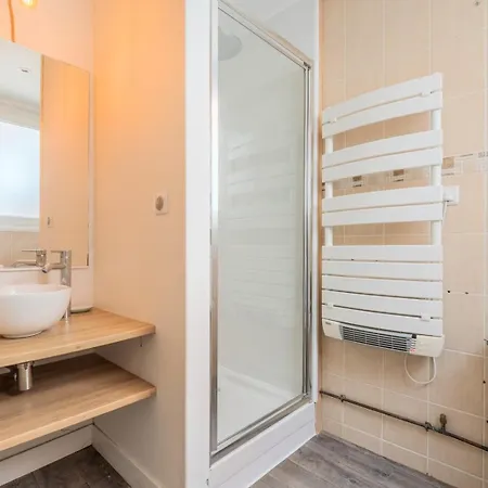 4 Bedroom & 4 Bathroom House Close To Parc Barbieux *