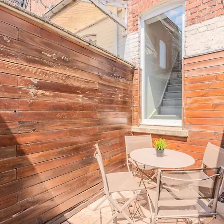 4 Bedroom & 4 Bathroom House Close To Parc Barbieux Appartamento