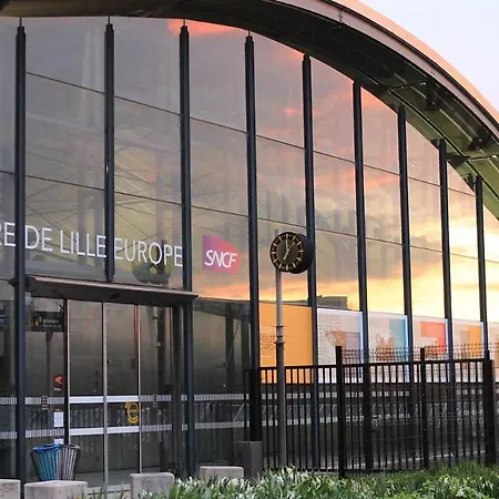 4 Bedroom & 4 Bathroom House Close To Parc Barbieux Appartement Roubaix