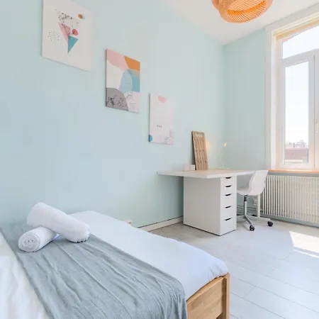 4 Bedroom & 4 Bathroom House Close To Parc Barbieux Appartamento