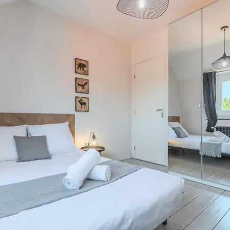 4 Bedroom & 4 Bathroom House Close To Parc Barbieux Appartamento *