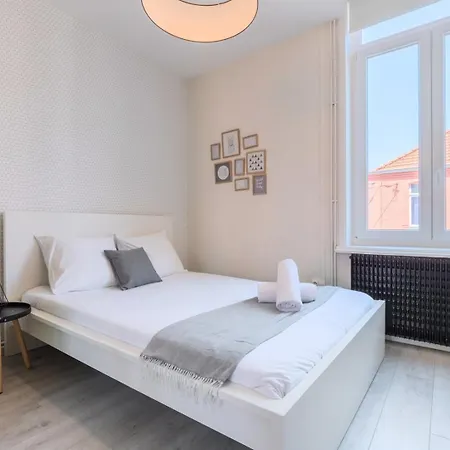 4 Bedroom & 4 Bathroom House Close To Parc Barbieux Appartamento *