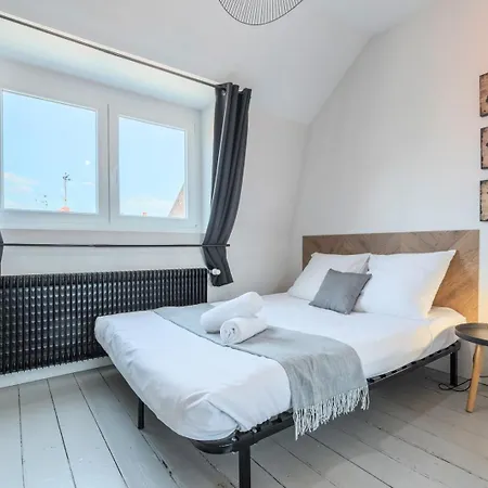 4 Bedroom & 4 Bathroom House Close To Parc Barbieux Roubaix