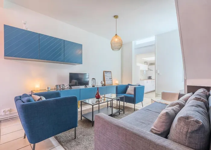 4 Bedroom & 4 Bathroom House Close To Parc Barbieux Appartement