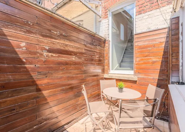 4 Bedroom & 4 Bathroom House Close To Parc Barbieux Appartement