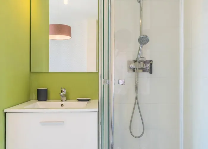 4 Bedroom & 4 Bathroom House Close To Parc Barbieux *