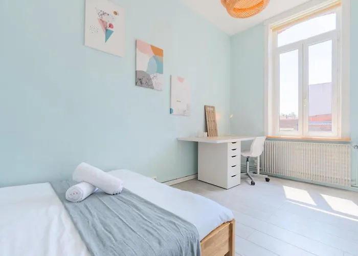 4 Bedroom & 4 Bathroom House Close To Parc Barbieux Appartement