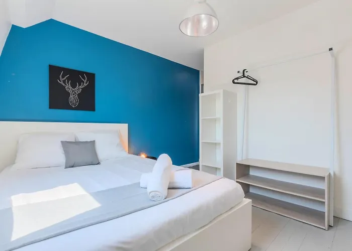 4 Bedroom & 4 Bathroom House Close To Parc Barbieux *