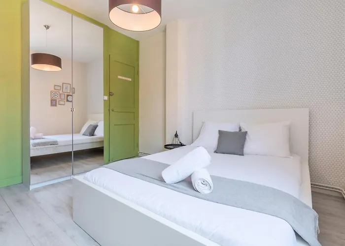 4 Bedroom & 4 Bathroom House Close To Parc Barbieux Appartement Roubaix