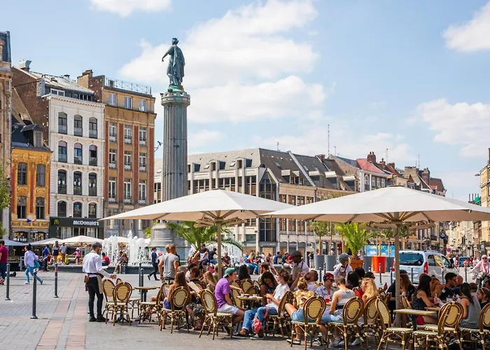 4 Bedroom & 4 Bathroom House Close To Parc Barbieux Appartement Roubaix